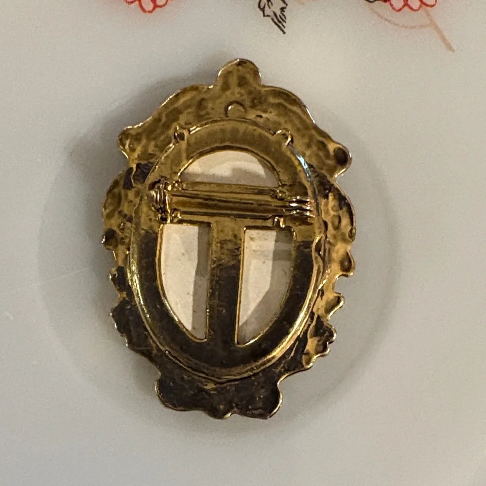 Vintage Gold Tone Ornate Brooch with Child Portrait - Picture 3 of 3